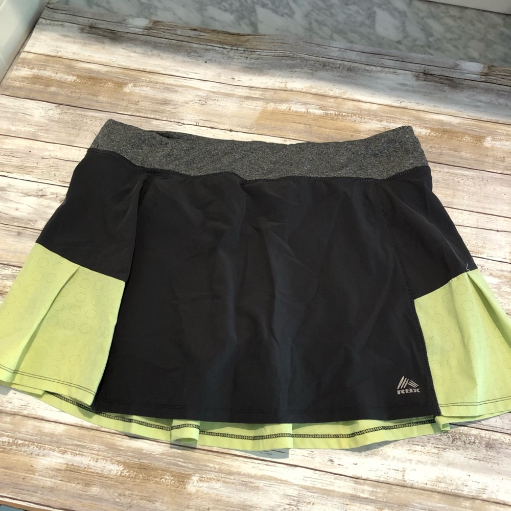 Black and bright yellow tennis skirt XL